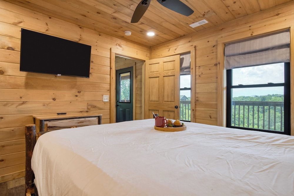 Lions Landing by Avantstay Sleeps 18 Hot Tub Game Room Views Near Pigeon Forge