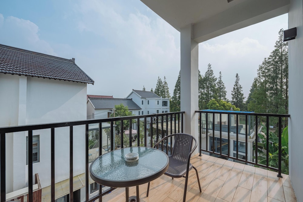 Yinshu Lunas Vila Courtyard Garden Resort Hotel (Shanghai International Tourism Resort Branch)