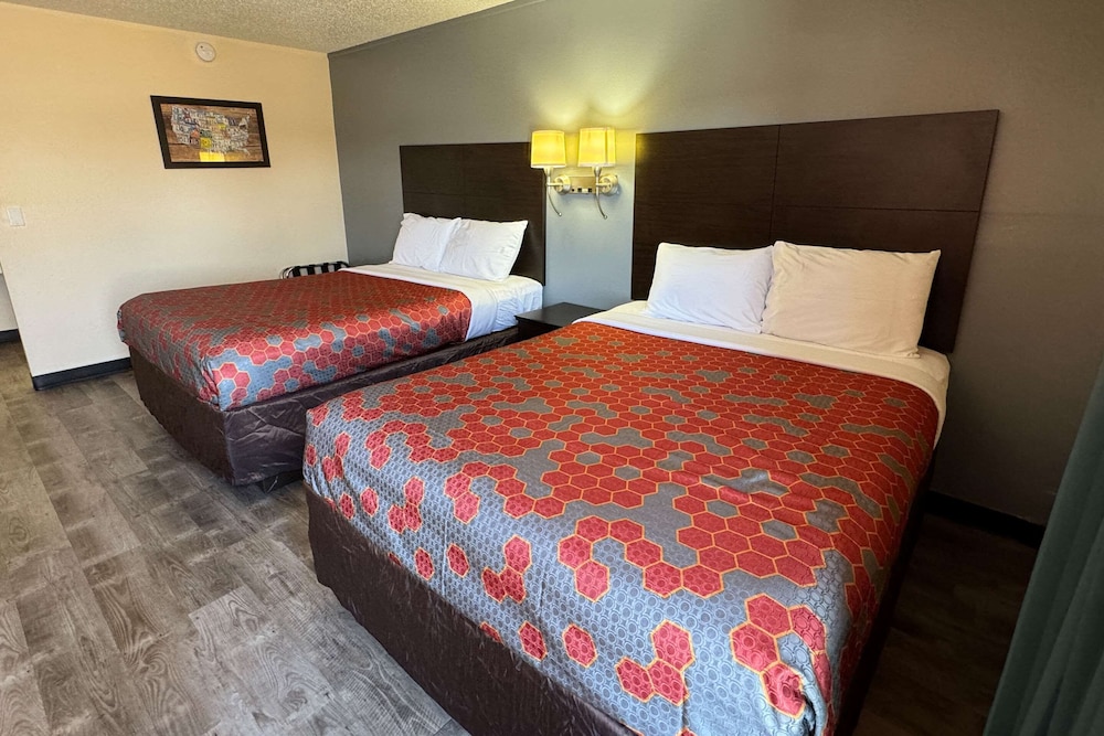 Econo Lodge - Property Image 22