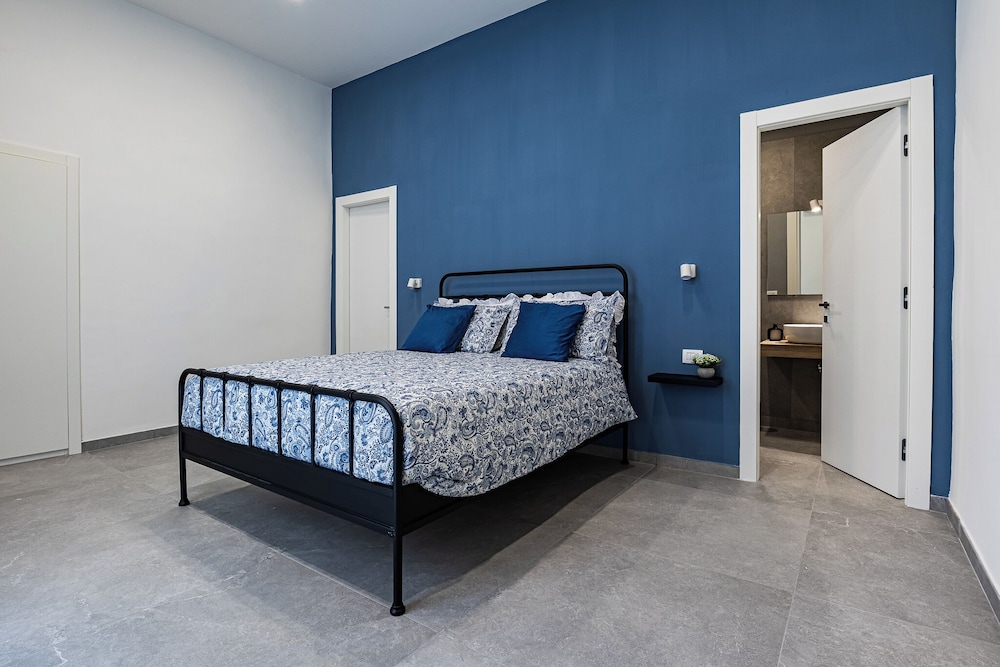 Alyde Apartments