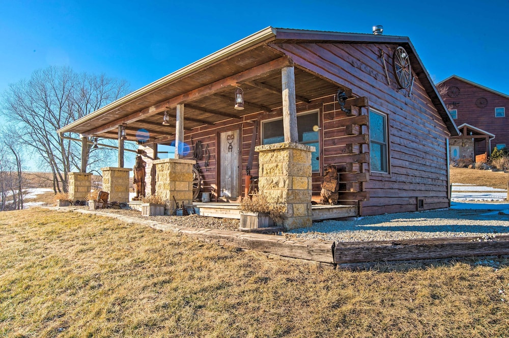Secluded Powersville Cabin: 25 Mi to Lake Paho!
