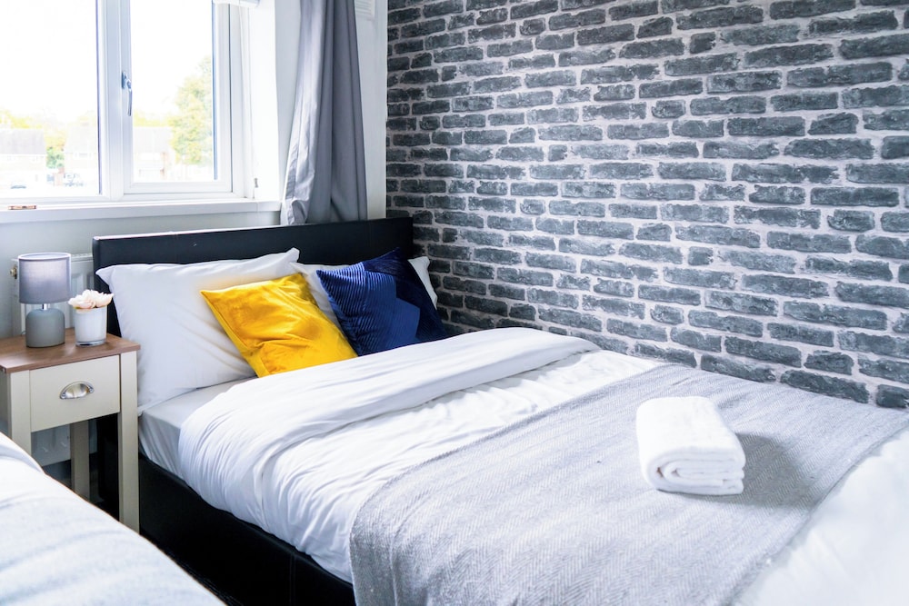 House - Sleeps 10 - Parking - Stn Close