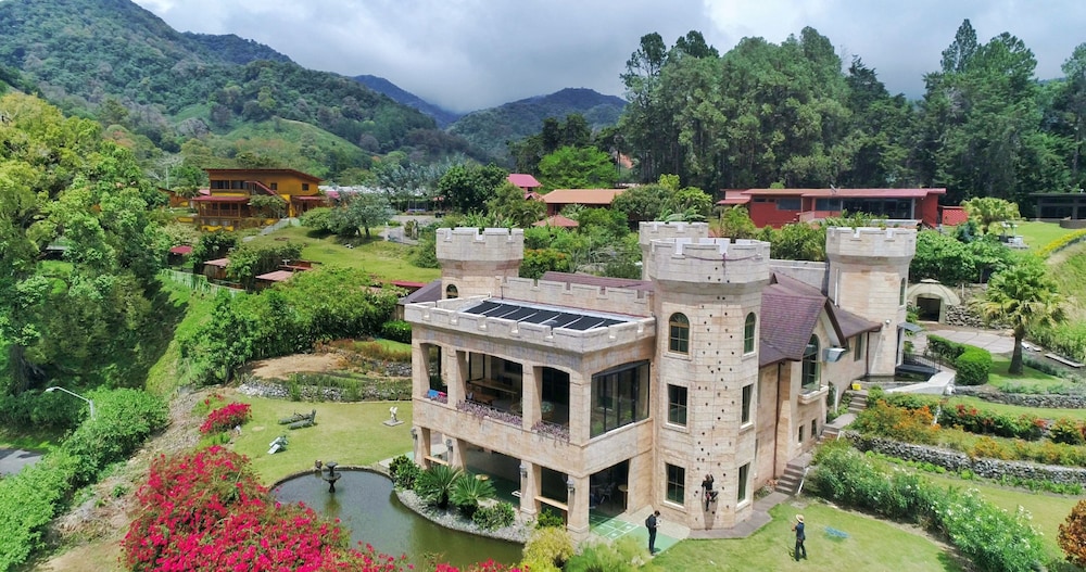 Hotel Bambuda Castle - Hostel - Image 1