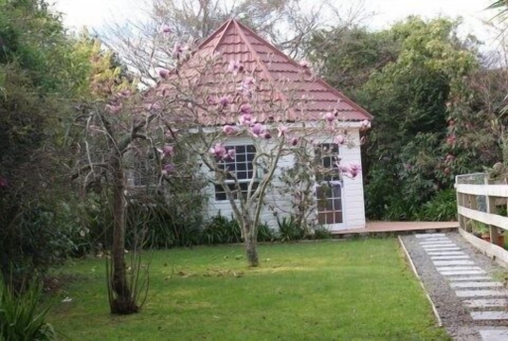 Cottage Park Motor Lodge and Conference Centre