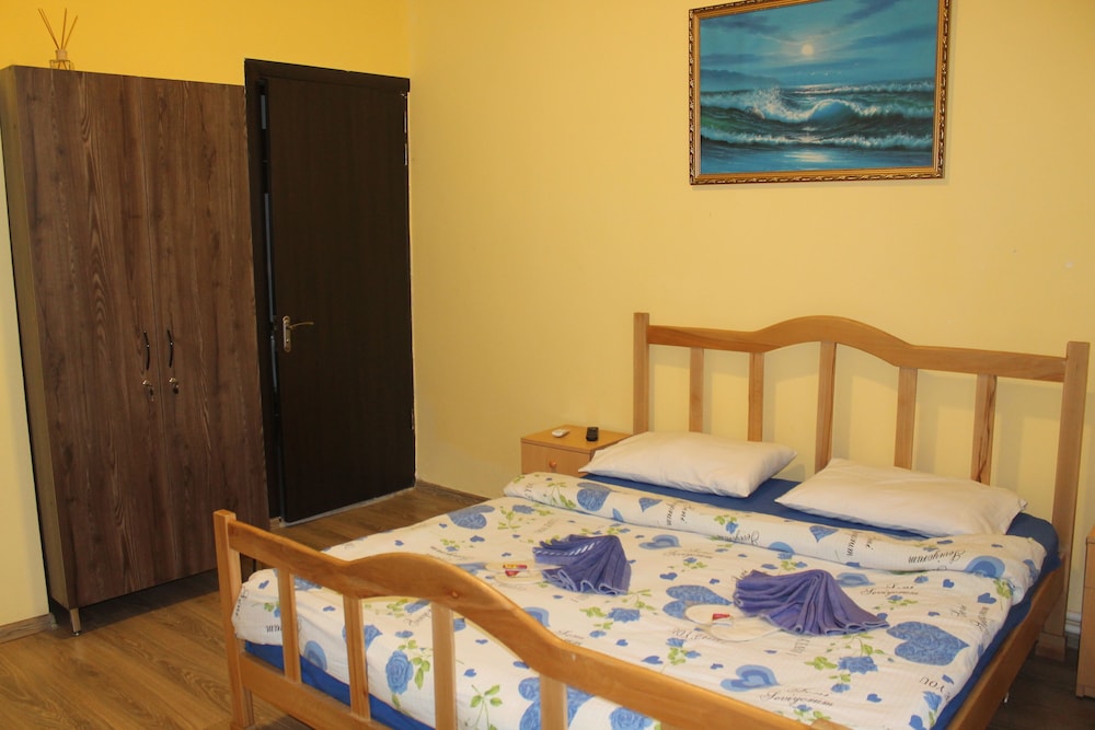 Old Yerevan Hostel & Tours