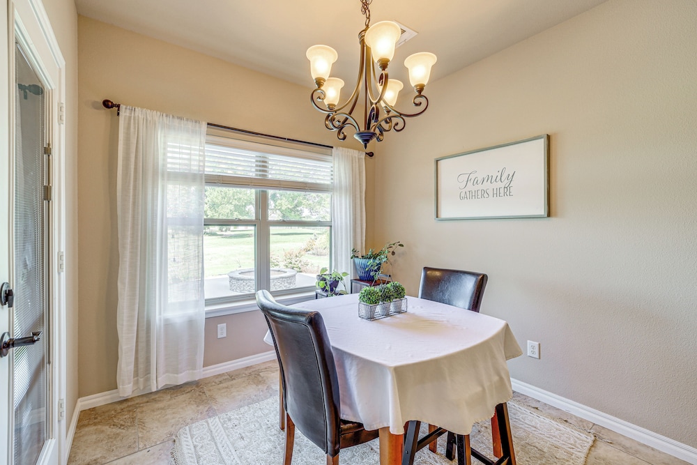 Tulsa Area Retreat w/ Trail Access + Private Patio
