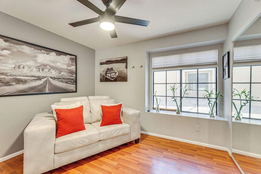 4 Mi to Dtwn: Cozy Couple's Haven w/ Patio in Mesa