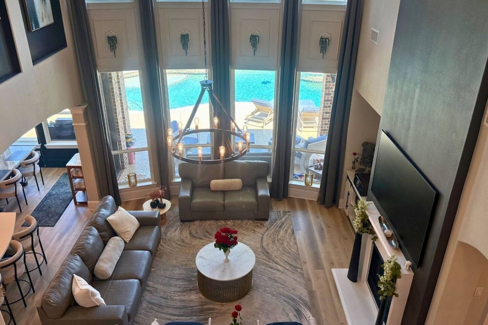 Humble Luxury Retreat With Private Pool Sauna