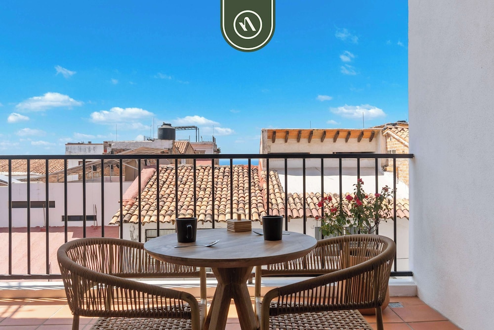 Luxury 2 BR - Downtown - Pool - Sunset in Terrace