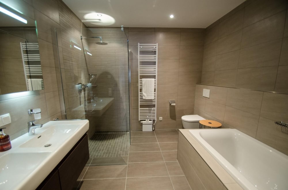 Superb Alpine Lodges Zell am See 6-8pax