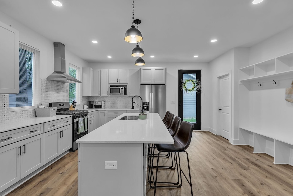 Brand-new 4br Unique Design Near Downtown Indy 4 Bedroom Home