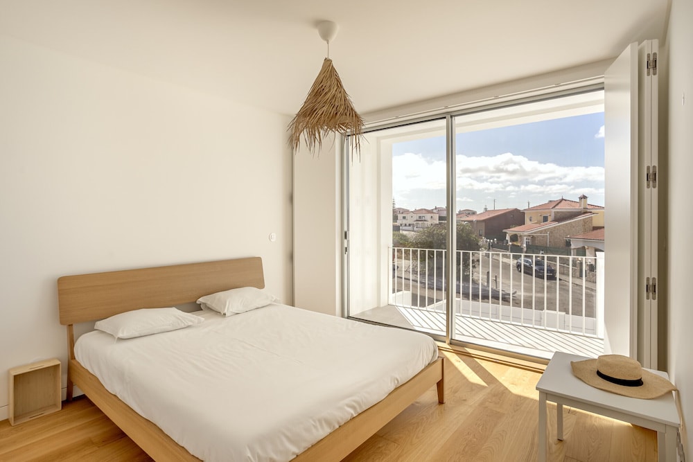 Ericeira Modern Bright With Pool by Homing