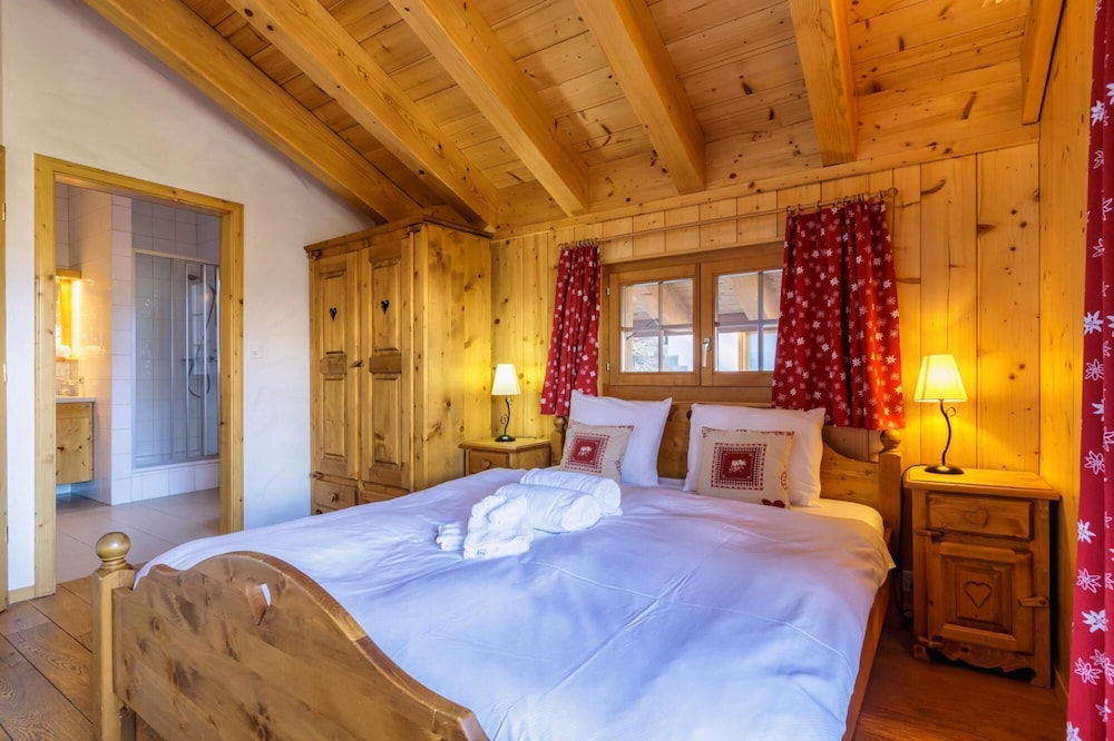 Chalet Coucou - Luxury 10 pax Chalet With Incredible Views Garage