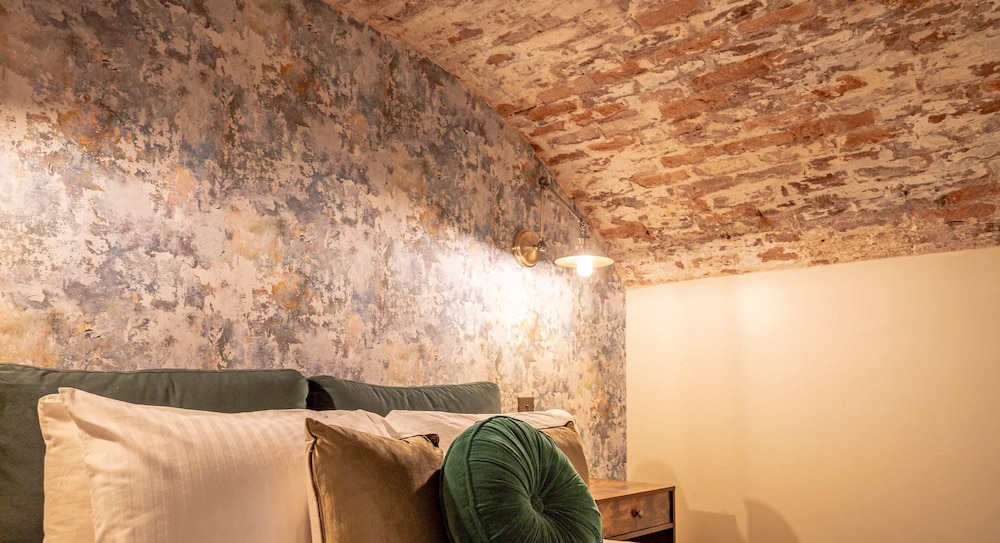 Host Stay Shaw Street Mews Basement