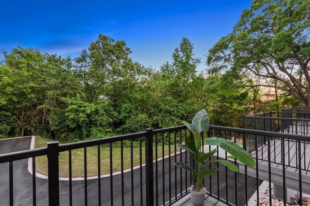 Luxe King 3BR Townhouse in Uptown CLT