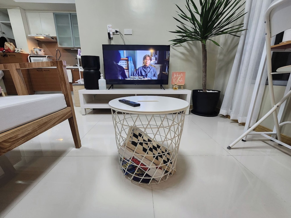 Cozy 1BR Condo in Mandaluyong City With City Skyline View