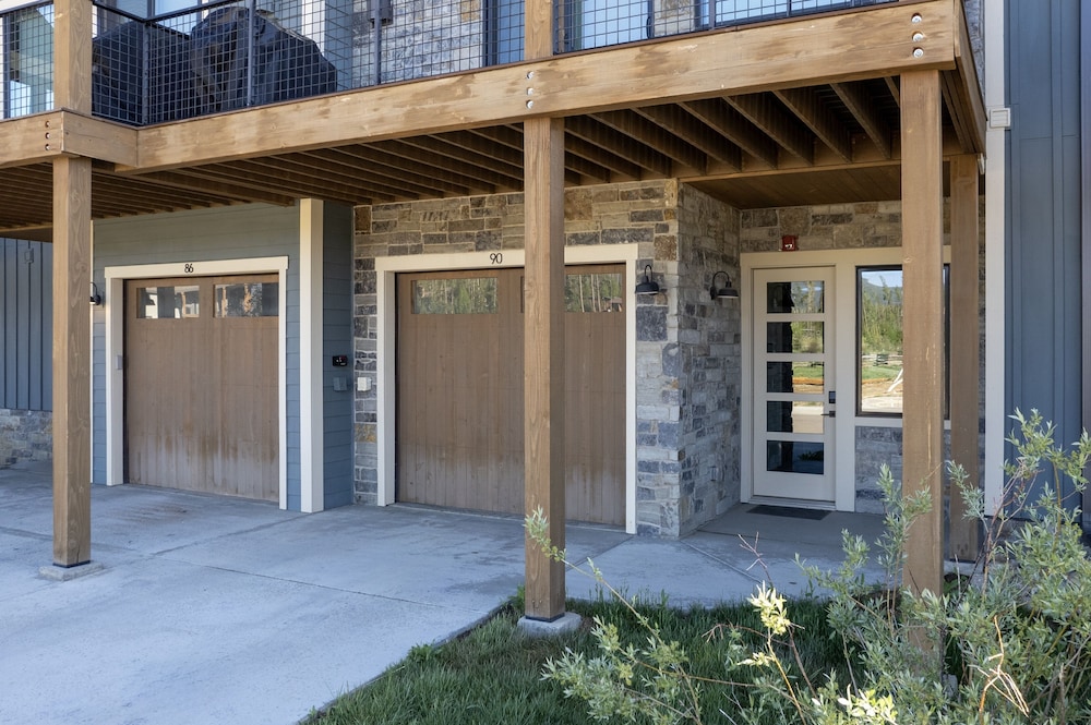 90 Hay Meadow 4 Bedroom Townhouse by RedAwning view 2