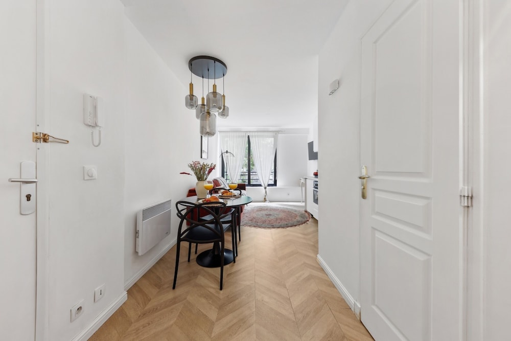 Classy 1BR - Elysee & Madeleine Area