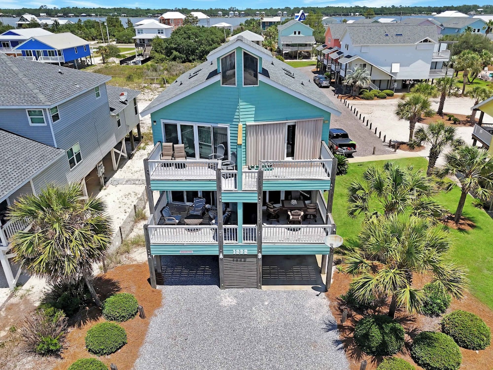 Duplex Beach Home for 6 With Balcony & Resort-style Amenities