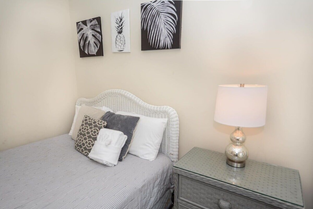 Canterbury Court 6 E 3 Bedroom Apts