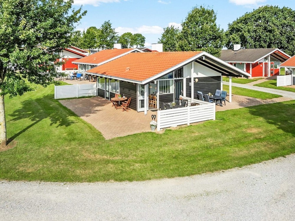 6 Person Holiday Home in Aabenraa-by Traum