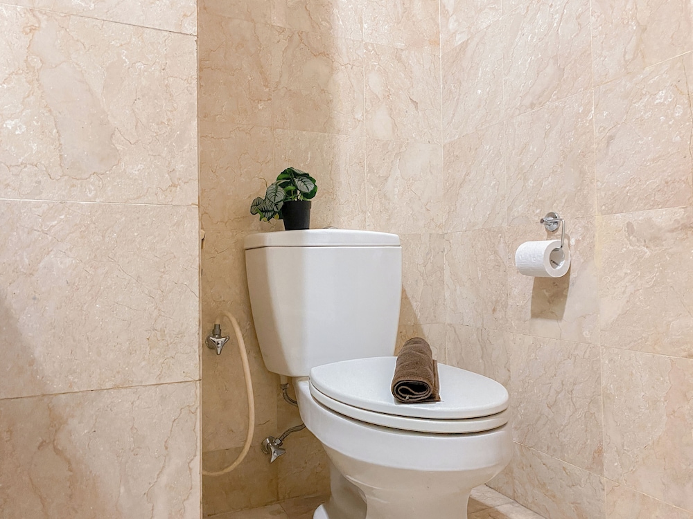 Spacious 2Br With Mall Access At Bellezza Apartment