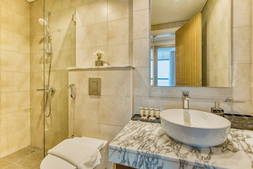 PVH - Contemporary 2BR - Aykon Tower C