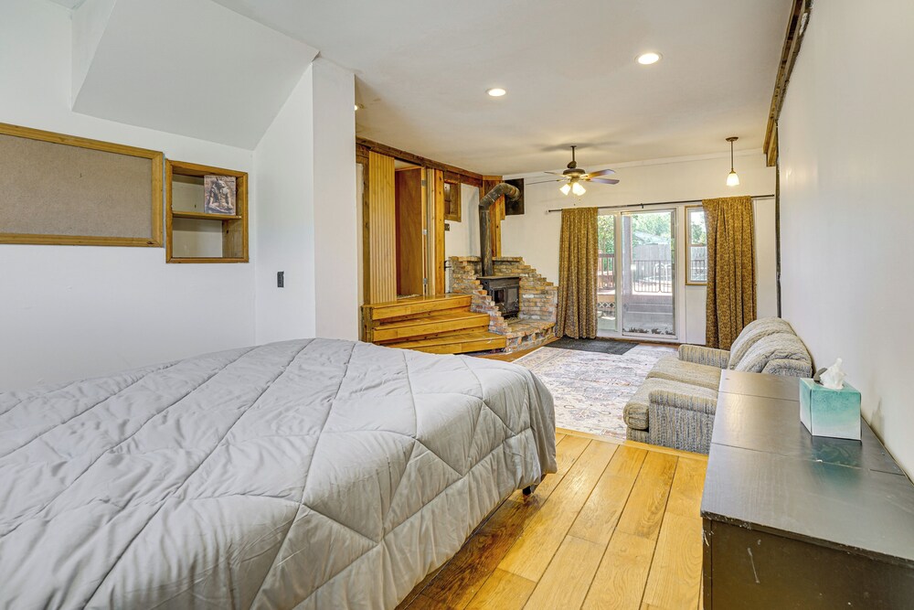 Private Pool & Yard: Pet-friendly Home in Toledo