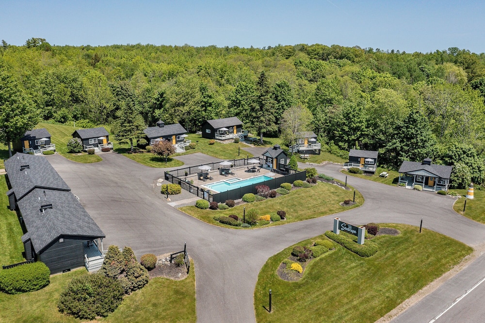 Seascape Motel & Cottages