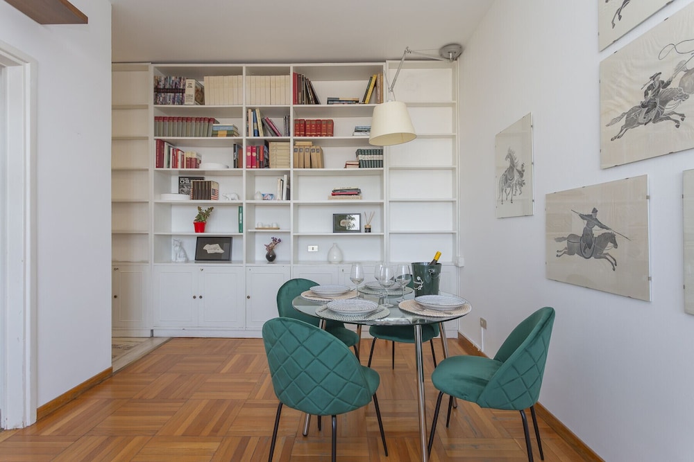 Skyline view Biancamano 1 bdr with balcony by Rentopolis