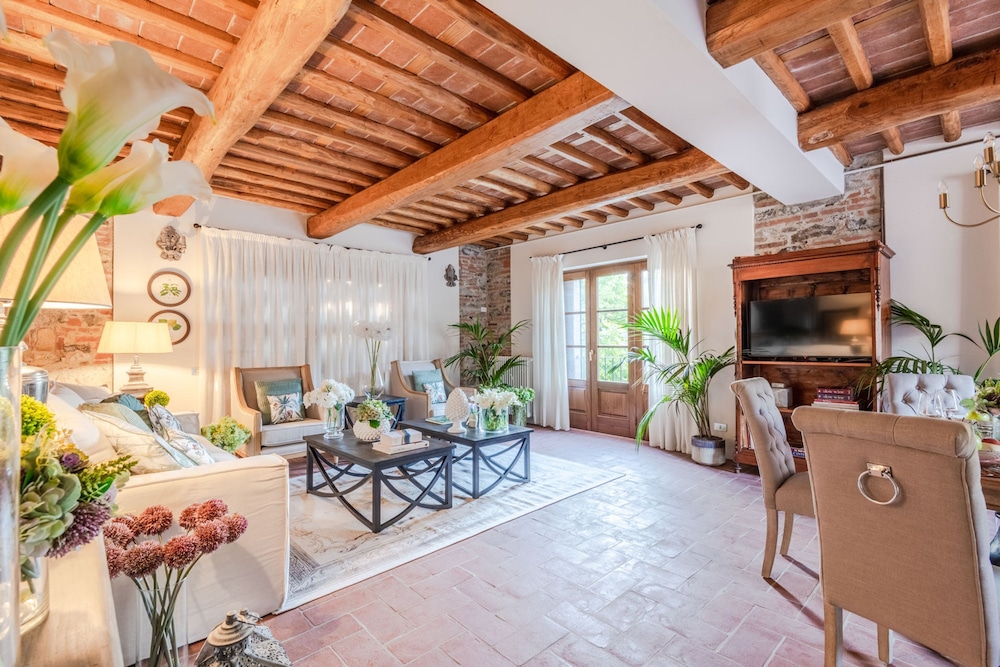 Valle del Sole Winery Farmhouse