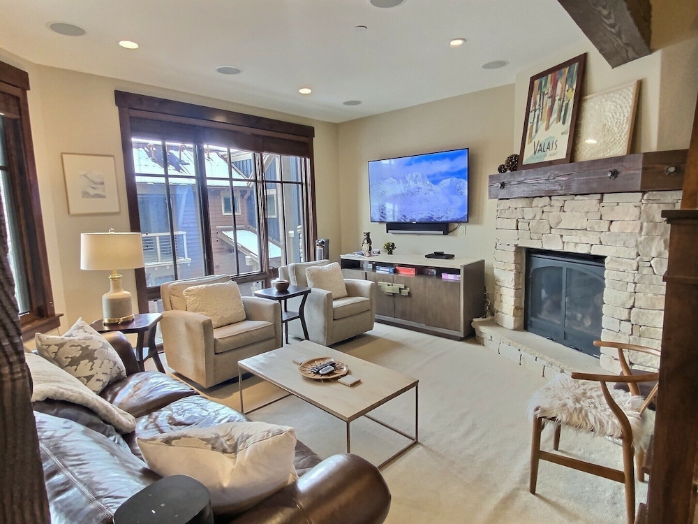Ski Ya Soon At Silver Star! 2 Bedroom Condo