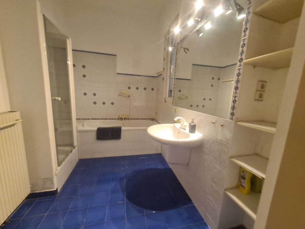 Comfort 3BR Apt Near Wiener Stadthalle