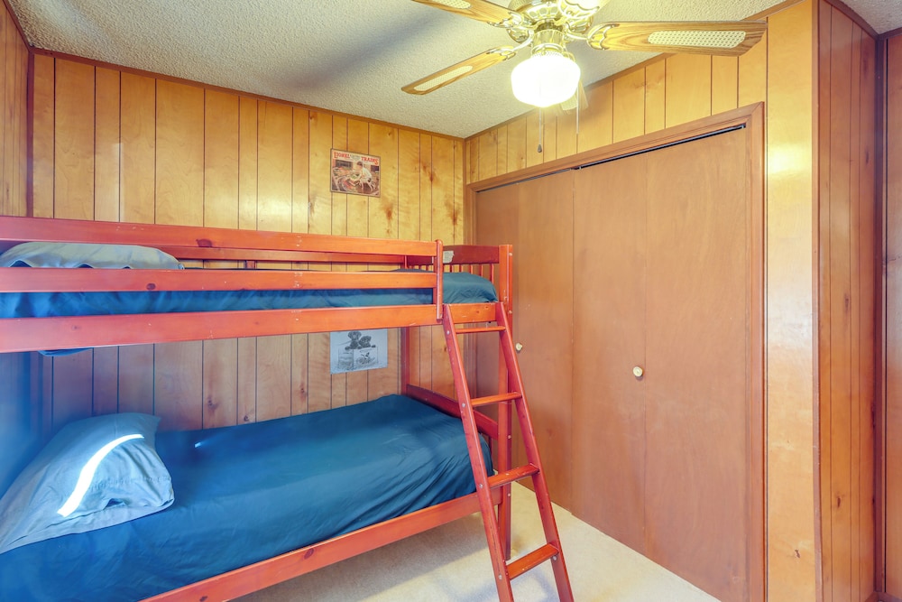 Deck & Forest Views: Black Bear Cabin' in Payson