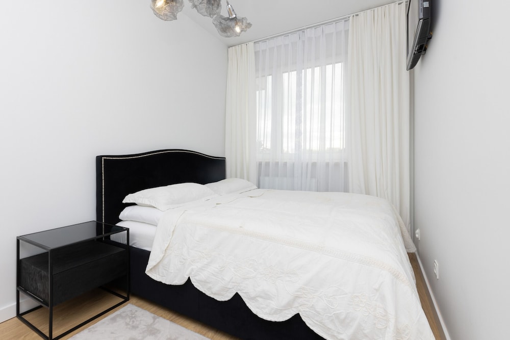 Trendy Warsaw Apartment by Renters view 3