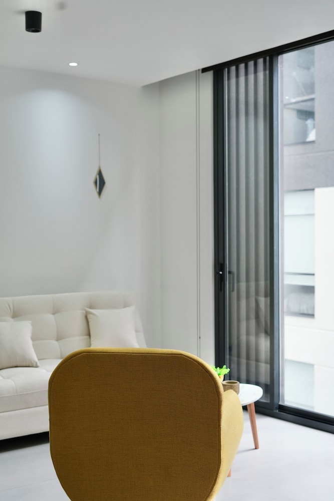 Seis Residences