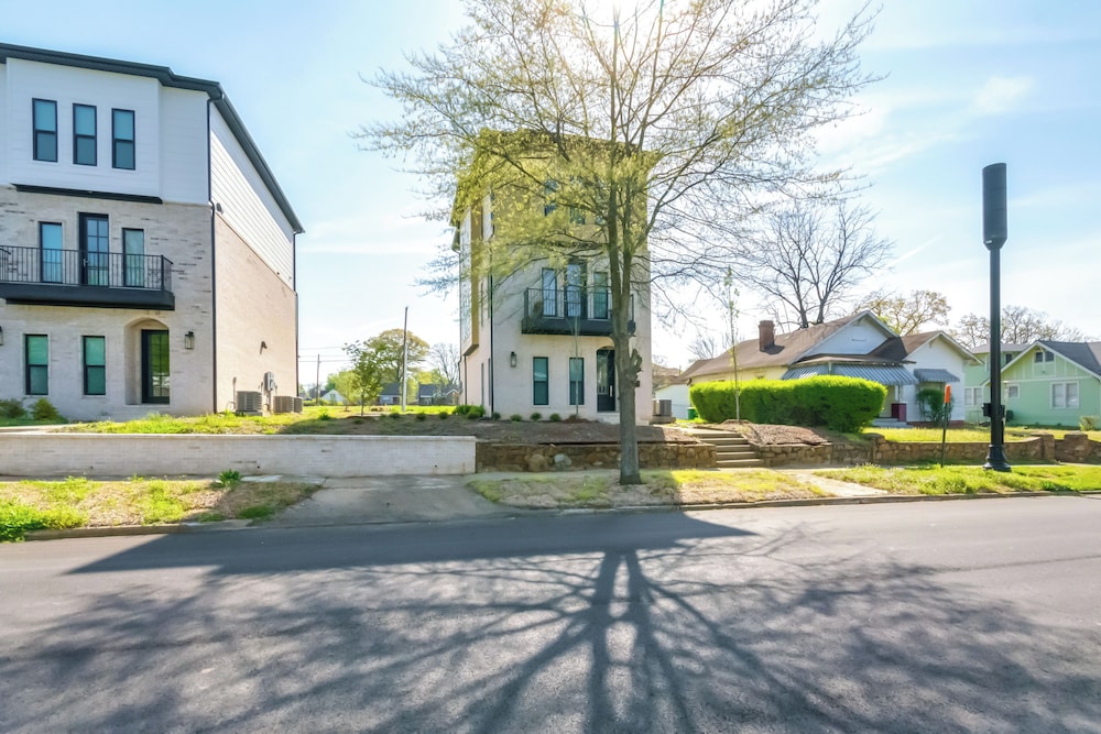 2 Mi to Little Rock River Market: Walkable Getaway
