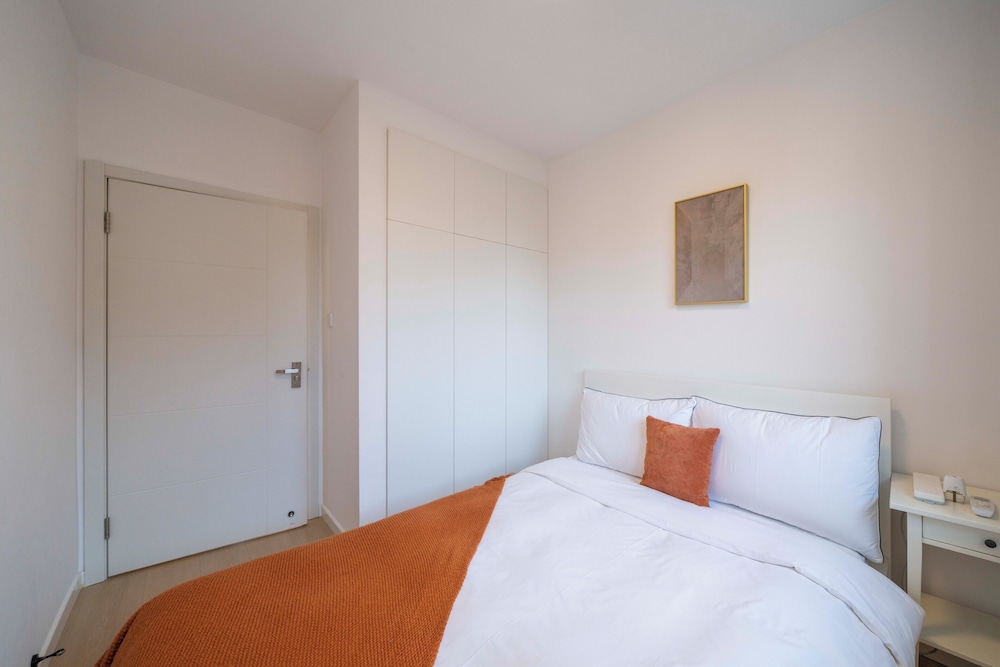Tyms Changning Spacious 3BR 2BA APT