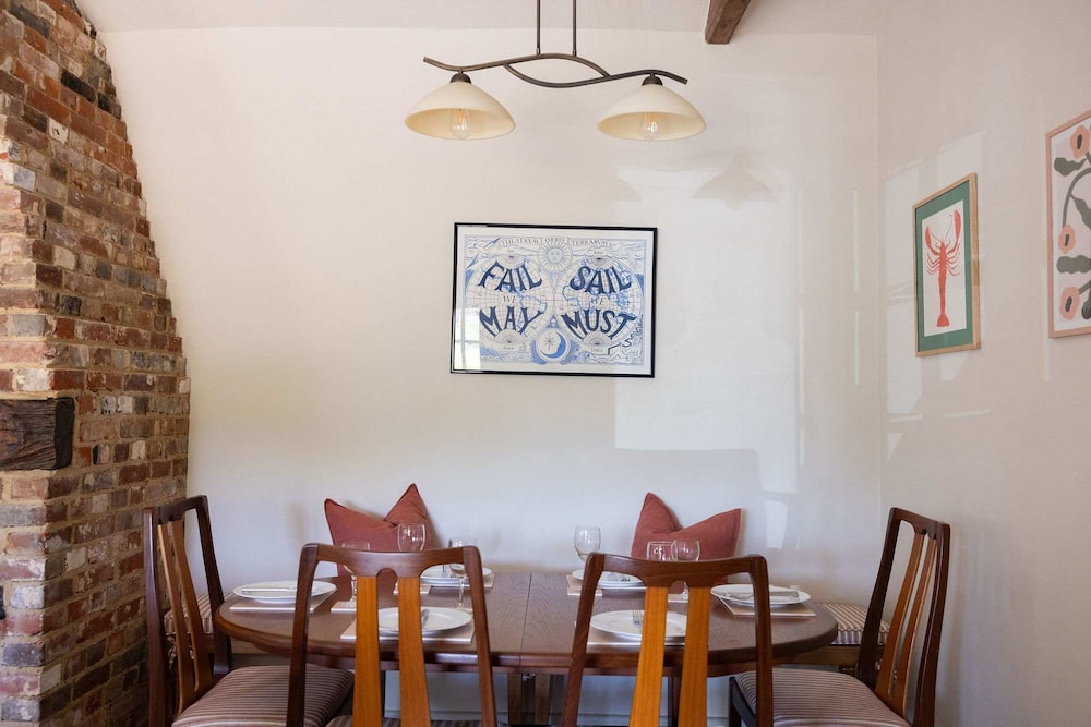 Homely Cottage for 6 Near Chichester Goodwood