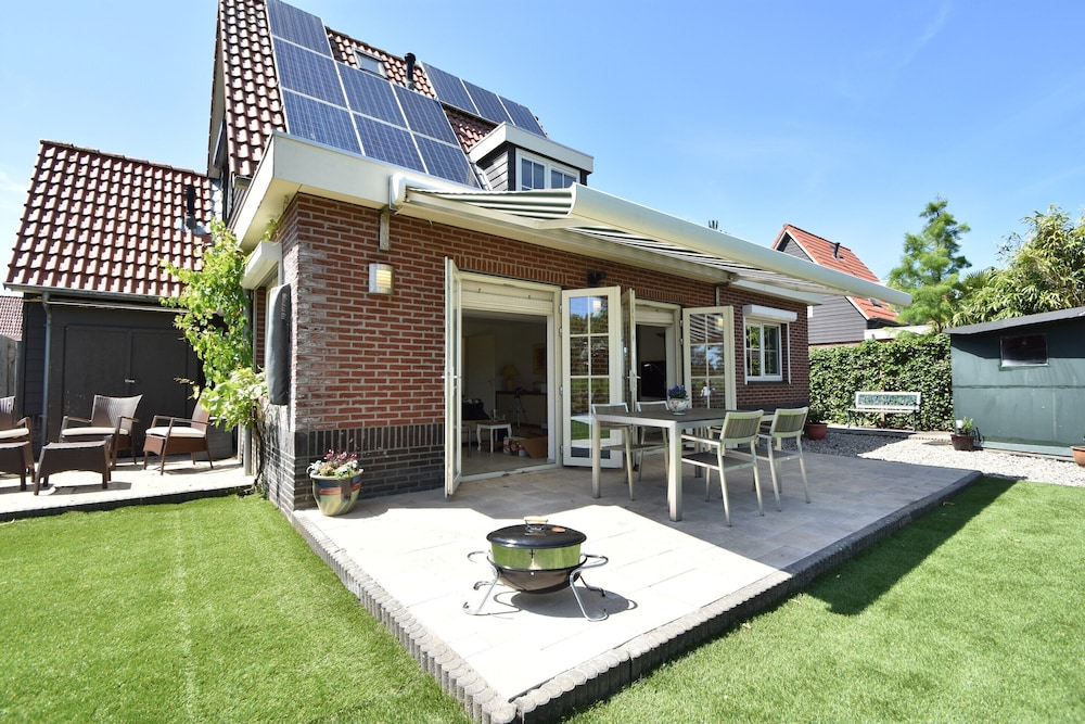 Enticing Holiday Home in Oude With Garden view 2