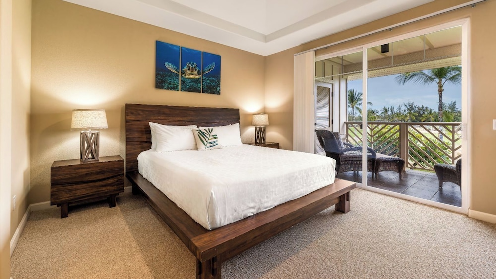 Spacious Ground Floor End Unit - Walk to Beach & Shopping - Vrkcv