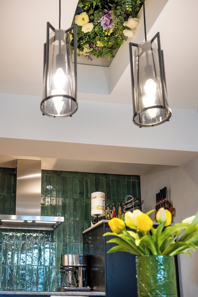 Stunning High Street Loft in Cheltenham