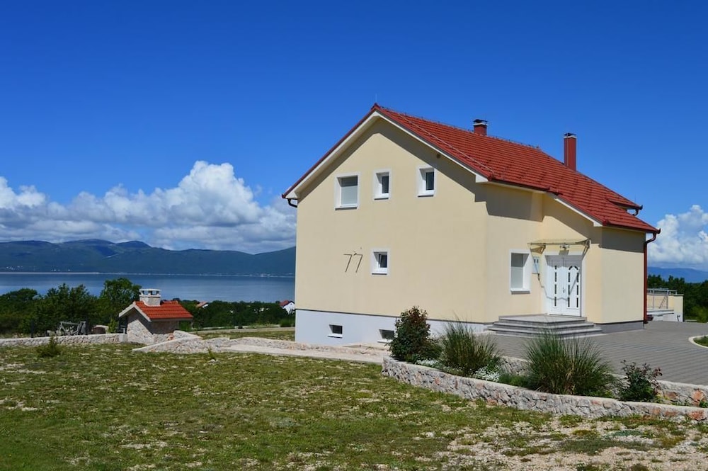 Blue Lake Luxury Accommodation