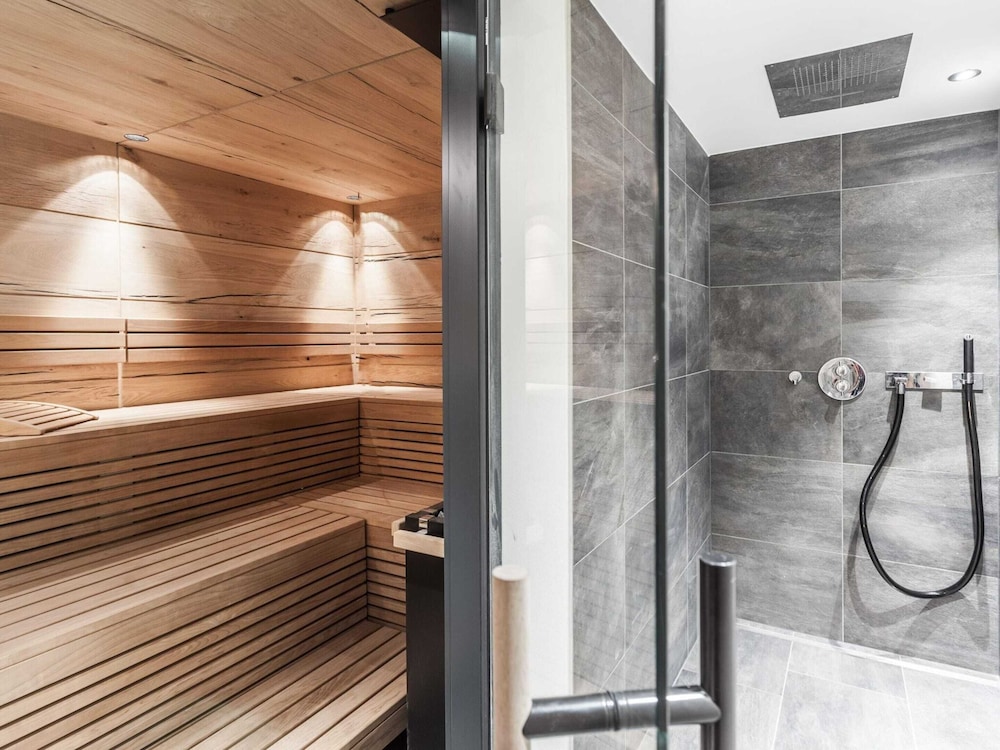Chalet in Zillertal Near Ski Slopes & Whirlpool