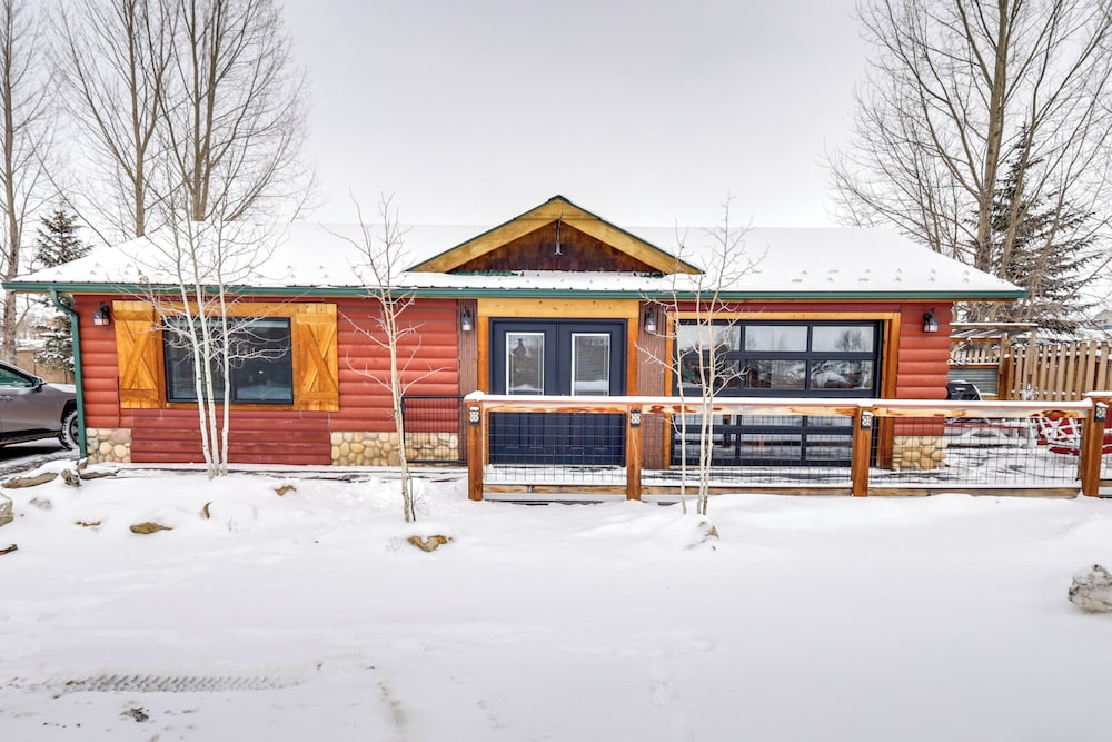 Modern Granby Retreat: Fish, Hike & Relax!