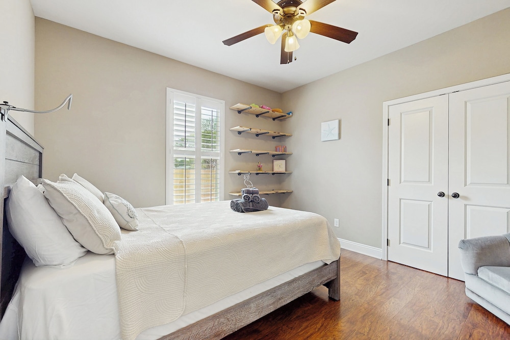 Spacious 5BR w/ Patio & W/D Near Beach