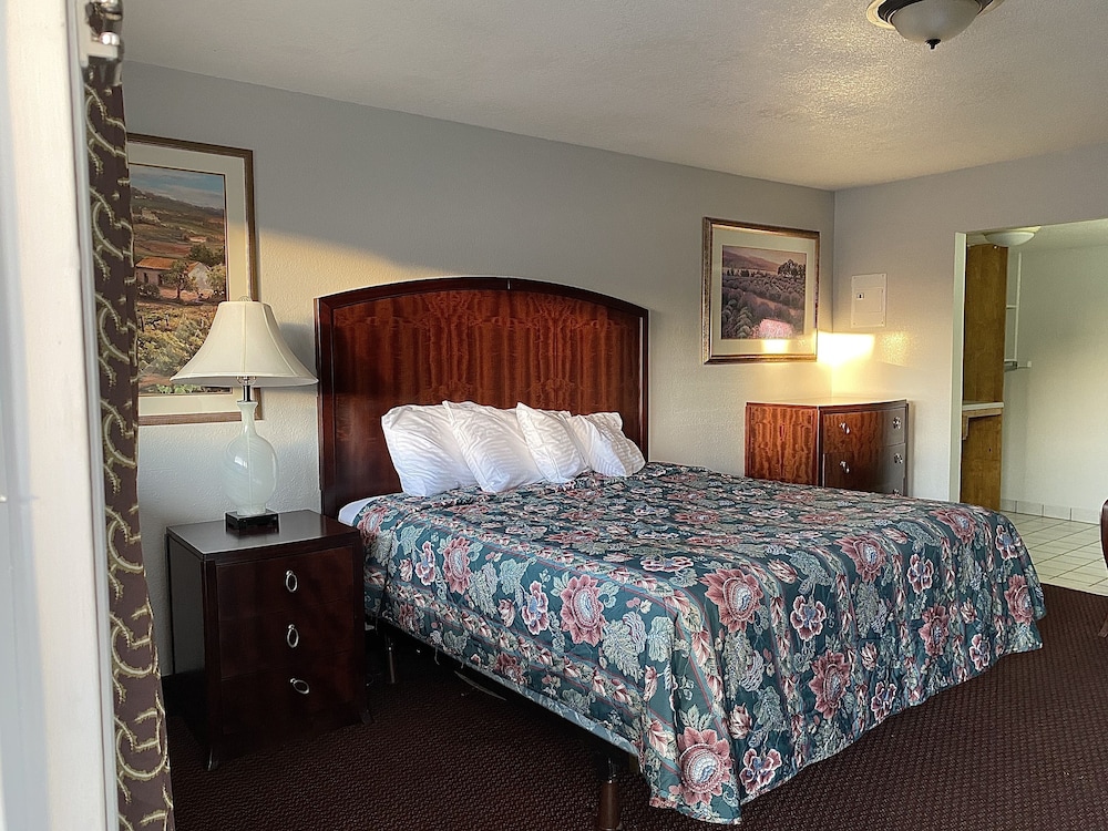 Four Corners Inn