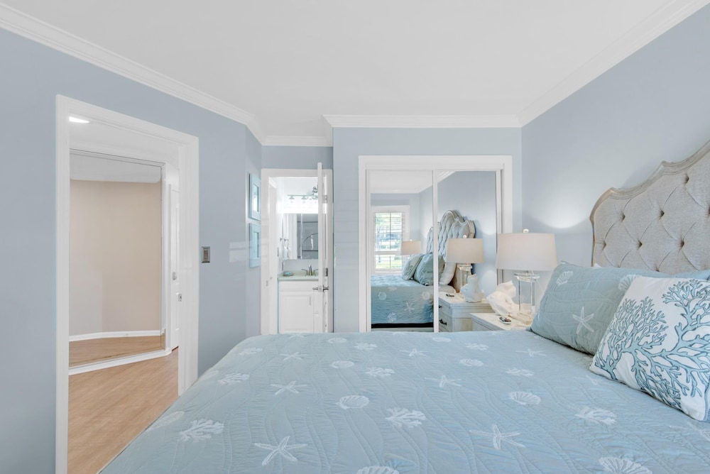 Seascape Lakefront Villas 121- Uncorked view 4