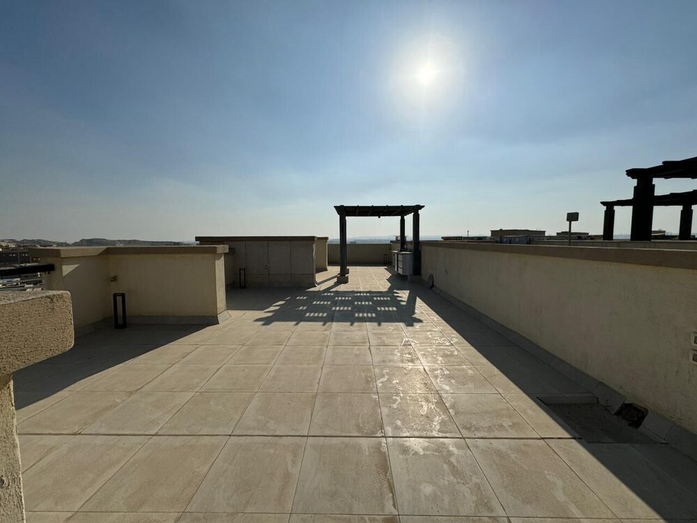 Penthouse with roof-amberville-NEWGIZA