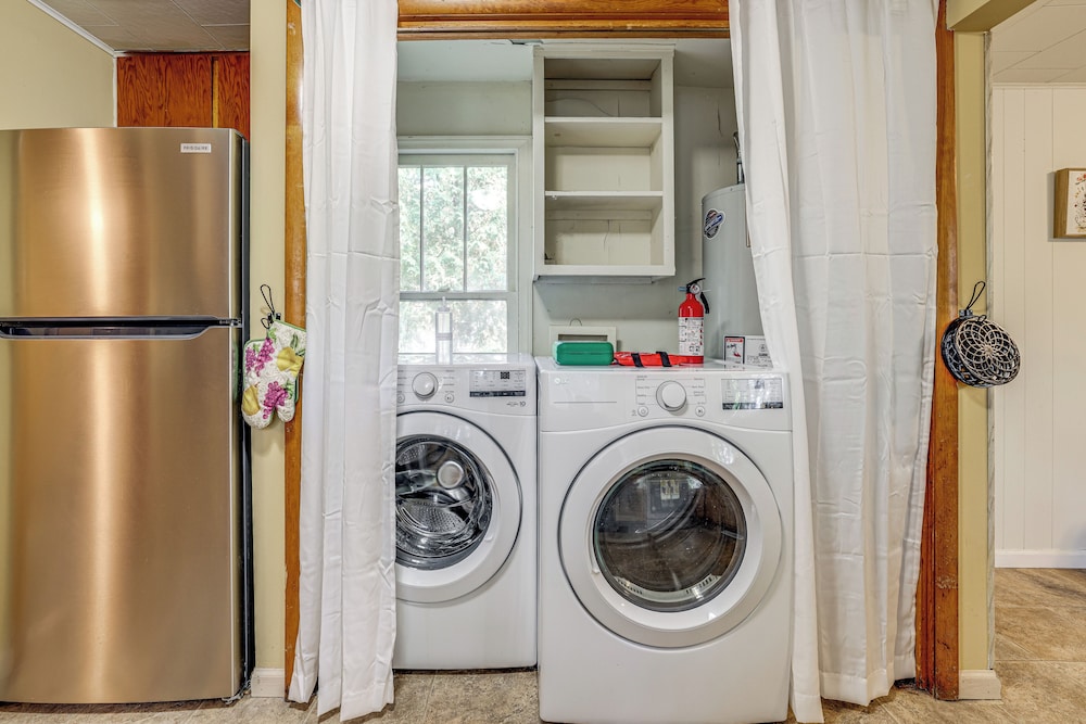 Tranquil Home in Dtwn Baldwin: Fish, Hike & Golf!